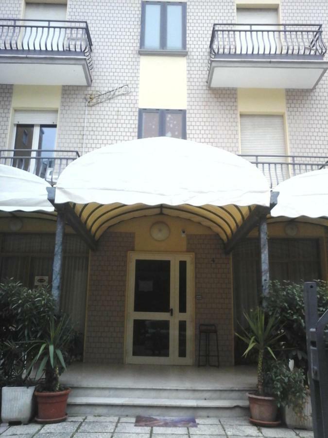 Residence Edera Rimini Exteriör bild